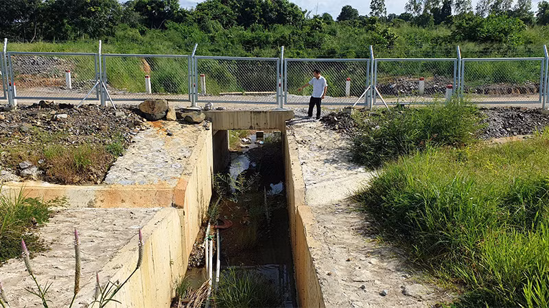 Vị trí Km25+419 cao tốc Phan Thiết-Dầu Giây có thiết kế một cống hộp 2,5x2,5m để thoát nước lưu vực từ trái tuyến qua phải tuyến.