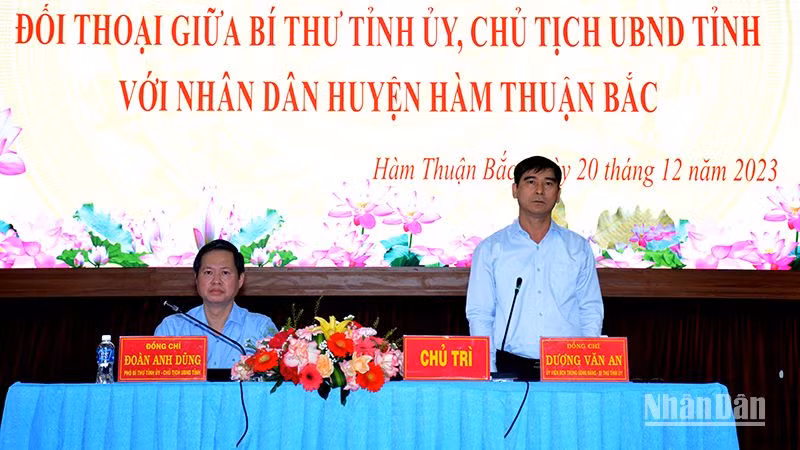 Bí thư Tỉnh ủy, Chủ tịch Ủy ban nhân dân tỉnh Bình Thuận đối thoại với nhân dân huyện Hàm Thuận Bắc.