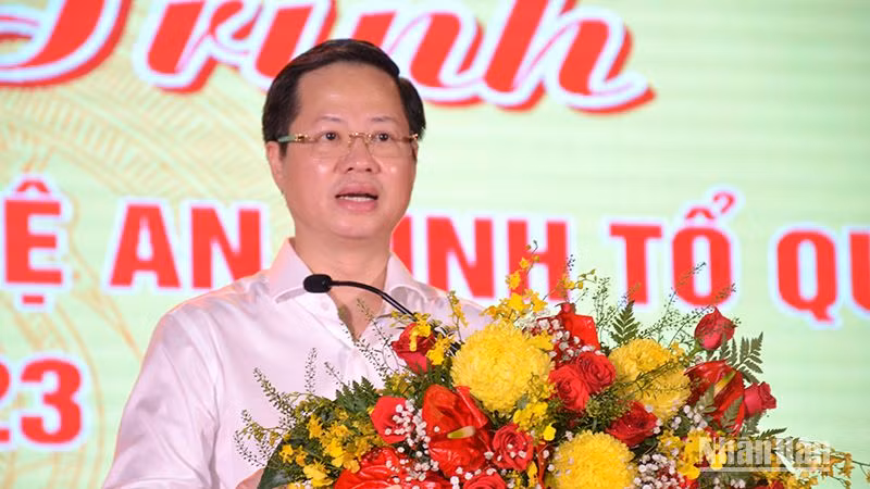 Chủ tịch UBND tỉnh Bình Thuận Đoàn Anh Dũng phát biểu khai mạc “Ngày hội Toàn dân bảo vệ an ninh Tổ quốc” năm 2023. (Ảnh: Đình Châu)