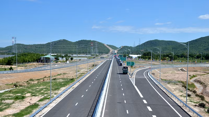 Cao tốc Vĩnh Hảo-Phan Thiết và Phan Thiết-Dầu Giây được khánh thành và đưa vào sử dụng góp phần thu hút du khách đến với Bình Thuận.