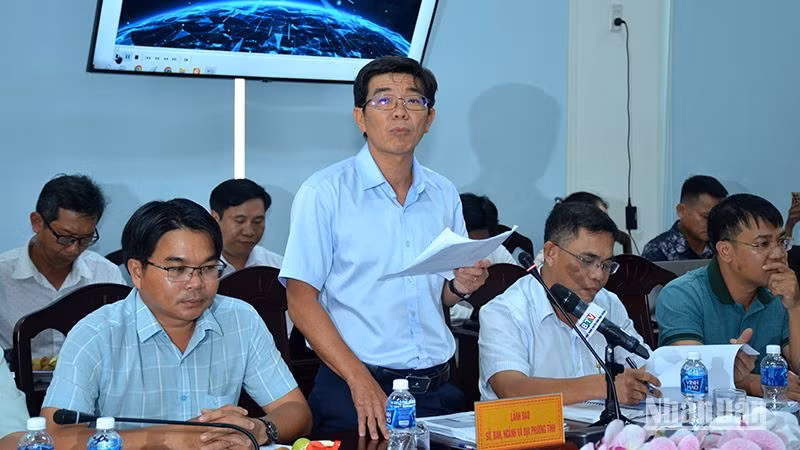 Giám đốc Ban Quản lý Dự án Đầu tư xây dựng các công trình Nông nghiệp và Phát triển nông thôn tỉnh Bình Thuận Phan Thanh Hoàng báo cáo tổng quan Dự án Hồ chứa nước Ka Pét.