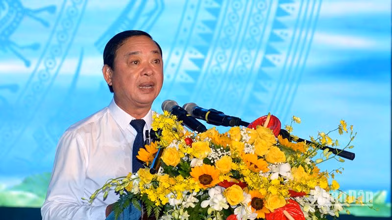 Ông Bùi Thế Nhân, Giám đốc Sở Văn hóa, Thể thao và Du lịch Bình Thuận; đồng Trưởng Ban Tổ chức phát biểu tại Triển lãm.