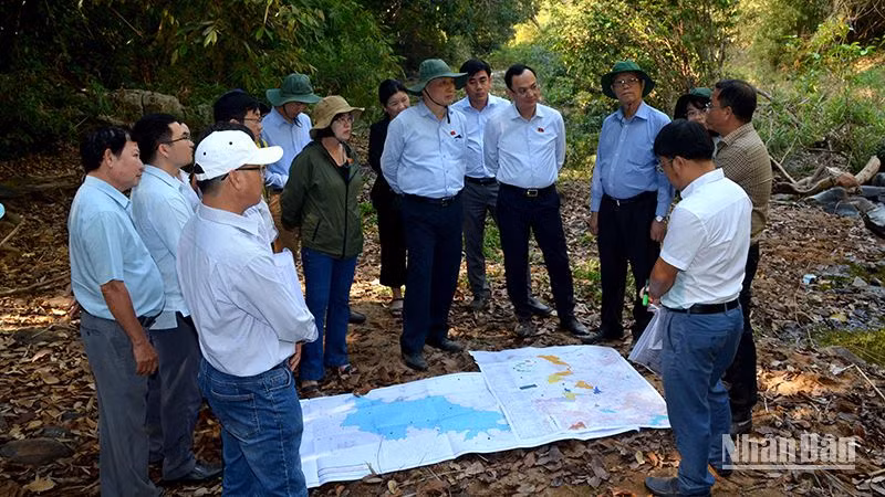 Đoàn công tác Ủy ban Khoa học, Công nghệ và Môi trường Quốc hội khảo sát thực tế tại vị trí dự kiến xây dựng công trình Hồ chứa nước Ka Pét, huyện Hàm Thuận Nam, Bình Thuận.