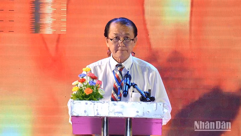 Phó Chủ tịch Ủy ban nhân dân thành phố Phan Thiết Nguyễn Nam Long, Trưởng Ban tổ chức Lễ hội Trung thu 2023 thành phố Phan Thiết đọc thư chúc Tết Trung thu của Chủ tịch nước. Phó Chủ tịch Ủy ban nhân dân thành phố Phan Thiết Nguyễn Nam Long, Trưởng Ban tổ chức Lễ hội Trung thu 2023 thành phố Phan Thiết đọc thư chúc Tết Trung thu của Chủ tịch nước.