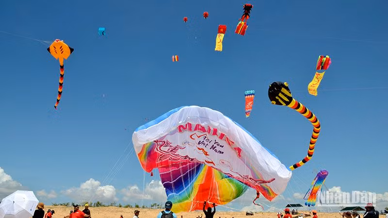 “Lễ hội Diều và diễu hành siêu xe” được tổ chức tại xã Hòa Thắng, huyện Bắc Bình, tỉnh Bình Thuận
