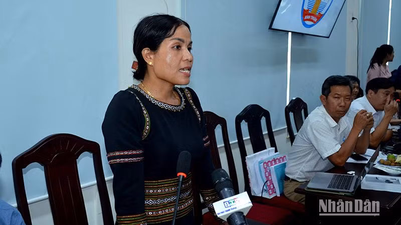 Bà Hoàng Thị Kha, Chủ tịch Ủy ban nhân dân xã Mỹ Thạnh, huyện Hàm Thuận Nam nói về nguyện vọng của bà con mong sớm xây dựng Hồ chứa nước Ka Pét.