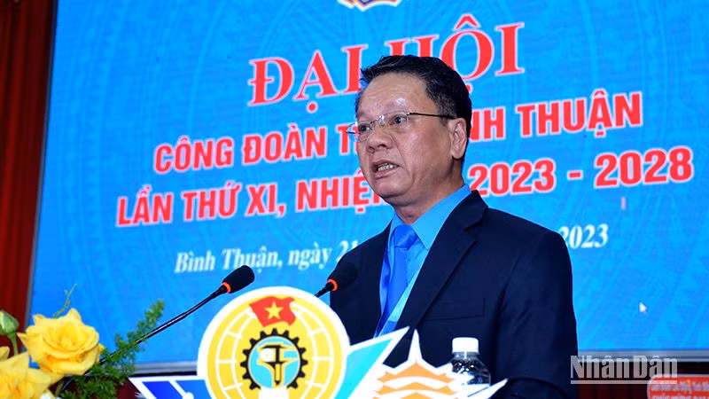 Chủ tịch Liên Đoàn Lao động tỉnh Bình Thuận nhiệm kỳ 2018-2023 Nguyễn Xuân Phối phát biểu khai mạc Đại hội.