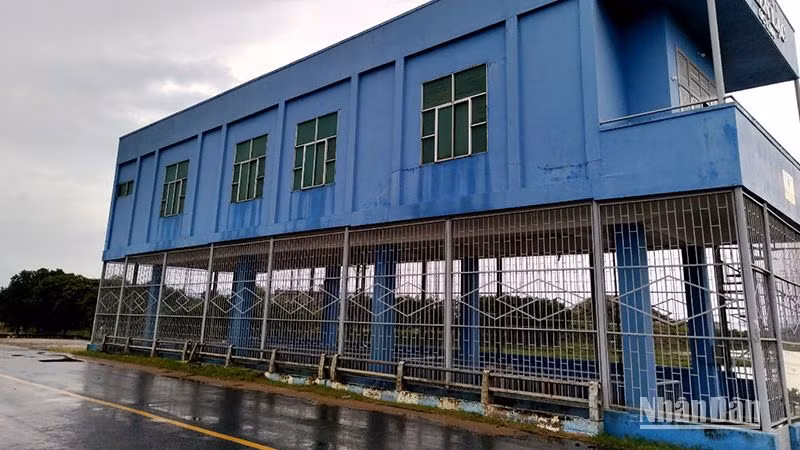 Nhà quản lý vận hành cống điều tiết lũ hồ Biển Lạc.