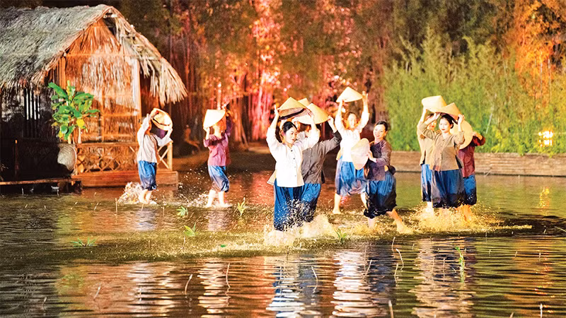 Vở diễn thực cảnh Tinh hoa Bắc Bộ tại Khu du lịch Tuần Châu, huyện Quốc Oai, là một trong những sáng tạo tiêu biểu của văn học - nghệ thuật Thủ đô. 