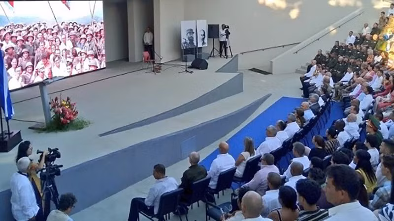 Hoạt động kỷ niệm 50 năm chuyến thăm Việt Nam của lãnh tụ Fidel Castro. (Ảnh CUBADEBATE) 