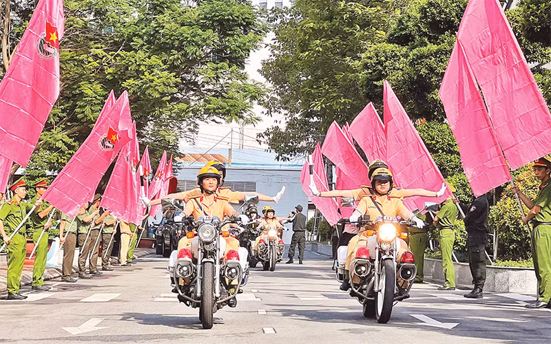 Lực lượng Công an Thành phố Hồ Chí Minh trong một hoạt động ra quân bảo đảm an ninh trật tự trên địa bàn. 