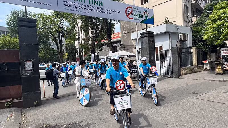 Hoạt động đạp xe hưởng ứng Ngày Thế giới không thuốc lá và Tuần lễ Quốc gia không thuốc lá. 