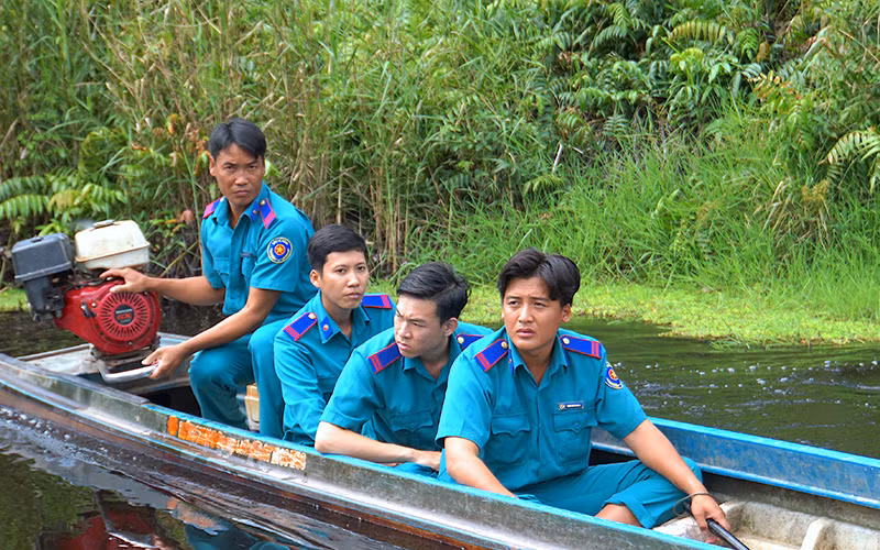 Việc tuần tra phòng cháy, chữa cháy rừng ở Vườn quốc gia U Minh Hạ được duy trì hằng ngày. 