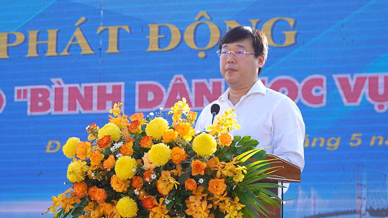 Ủy viên Trung ương Đảng, Bí thư Tỉnh ủy Đồng Tháp Lê Quốc Phong phát biểu tại lễ phát động. (Ảnh: HỮU NGHĨA)