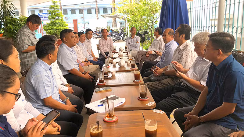 Sở Y tế tỉnh Đồng Tháp mời các đơn vị liên quan vụ nghi ngờ ngộ độc thực phẩm tại Ngày hội STEM ở Đồng Tháp trao đổi tìm hiểu nguyên nhân.