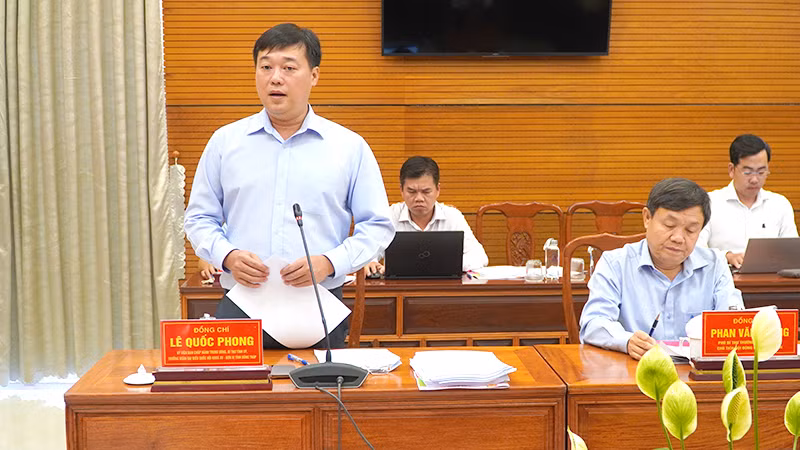 Ủy viên Trung ương Đảng, Bí thư Tỉnh ủy Đồng Tháp Lê Quốc Phong phát biểu tiếp thu ý kiến. (Ảnh: HỮU NGHĨA)