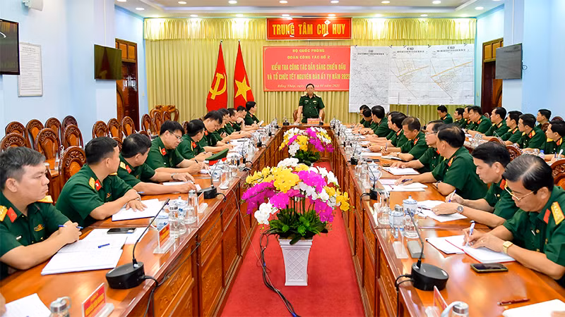 Thượng tướng Huỳnh Chiến Thắng, Ủy viên Trung ương Đảng, Phó Tổng Tham mưu trưởng Quân đội Nhân dân Việt Nam kết luận kiểm tra. (Ảnh: TRUNG THẮNG)