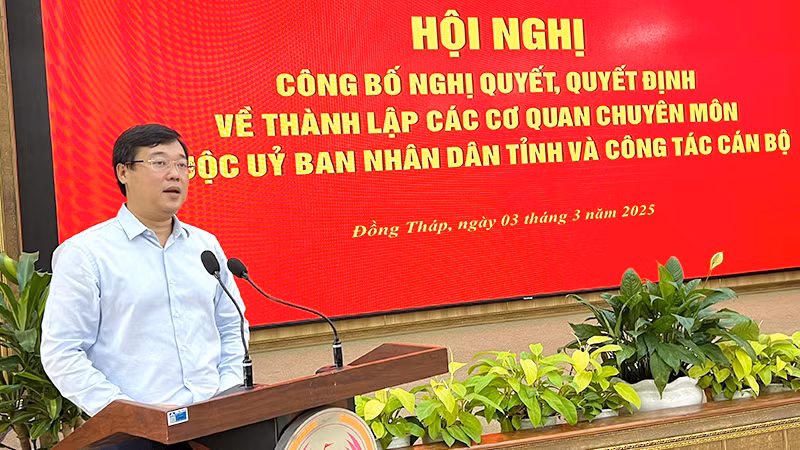 Ủy viên Trung ương Đảng, Bí thư Tỉnh ủy Đồng Tháp Lê Quốc Phong phát biểu tại hội nghị. (Ảnh: HỮU NGHĨA)