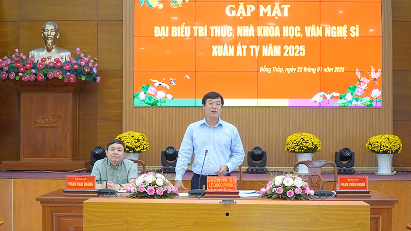 Ủy viên Trung ương Đảng, Bí thư Tỉnh ủy Đồng Tháp Lê Quốc Phong phát biểu tại buổi gặp mặt. (Ảnh: HỮU NGHĨA)