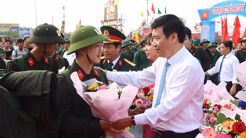 Thanh niên đất "Sen hồng" hăng hái lên đường bảo vệ Tổ quốc ảnh 3