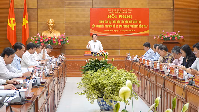 Quang cảnh buổi làm việc. (Ảnh: HỮU NGHĨA)