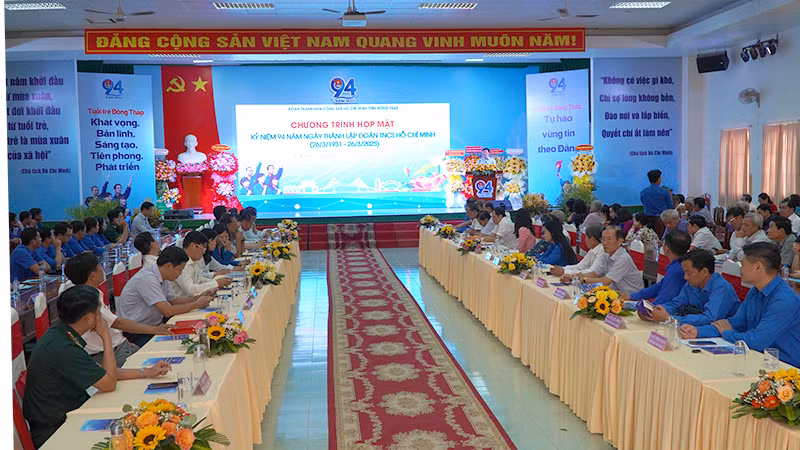 Quang cảnh buổi họp mặt. (Ảnh: HỮU NGHĨA)