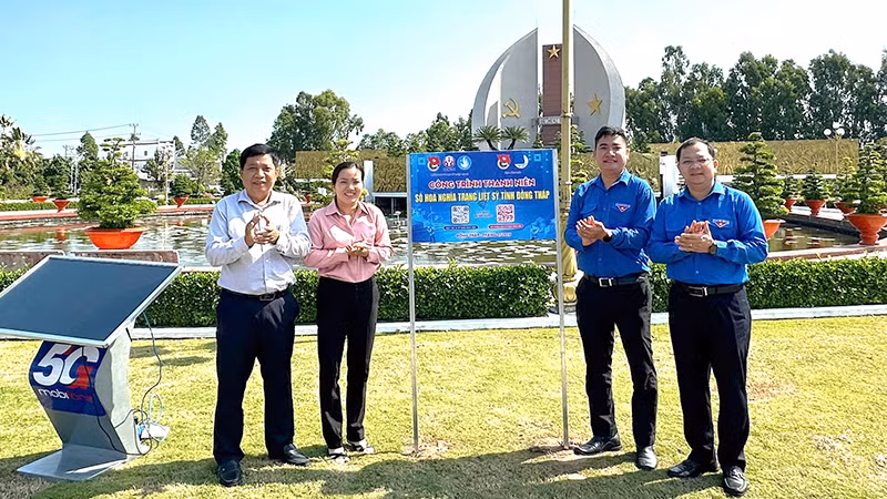 Khánh thành công trình Số hoá Nghĩa trang liệt sĩ tỉnh Đồng Tháp. (Ảnh: NHƯ ANH)