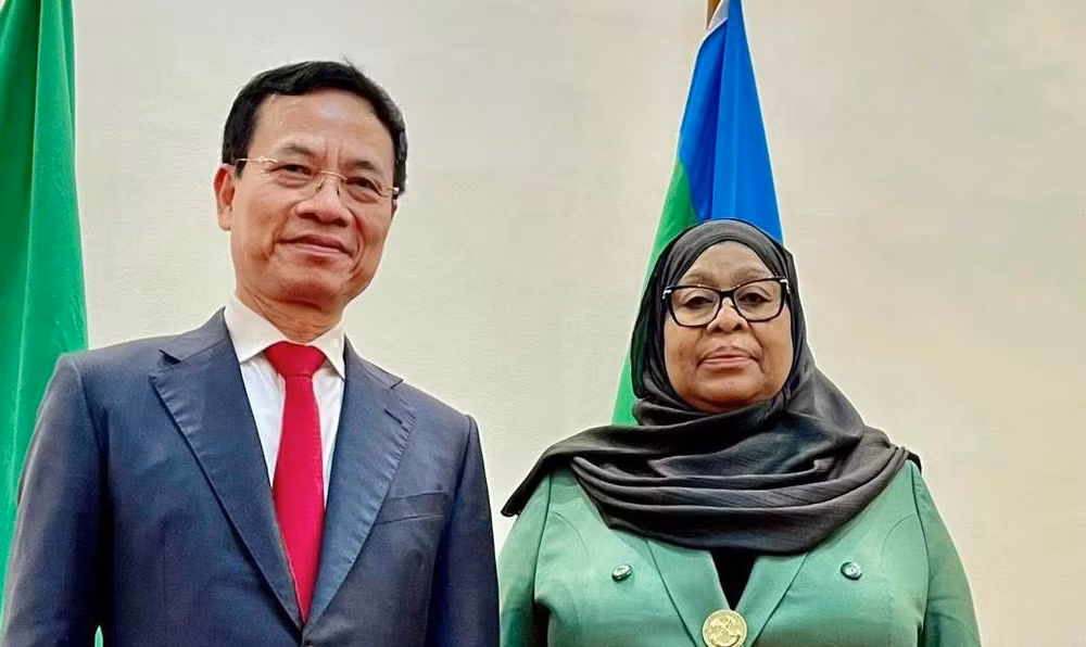 Đồng chí Nguyễn Mạnh Hùng phát biểu tại phiên khai mạc Đại hội lần thứ X Đảng CCM.