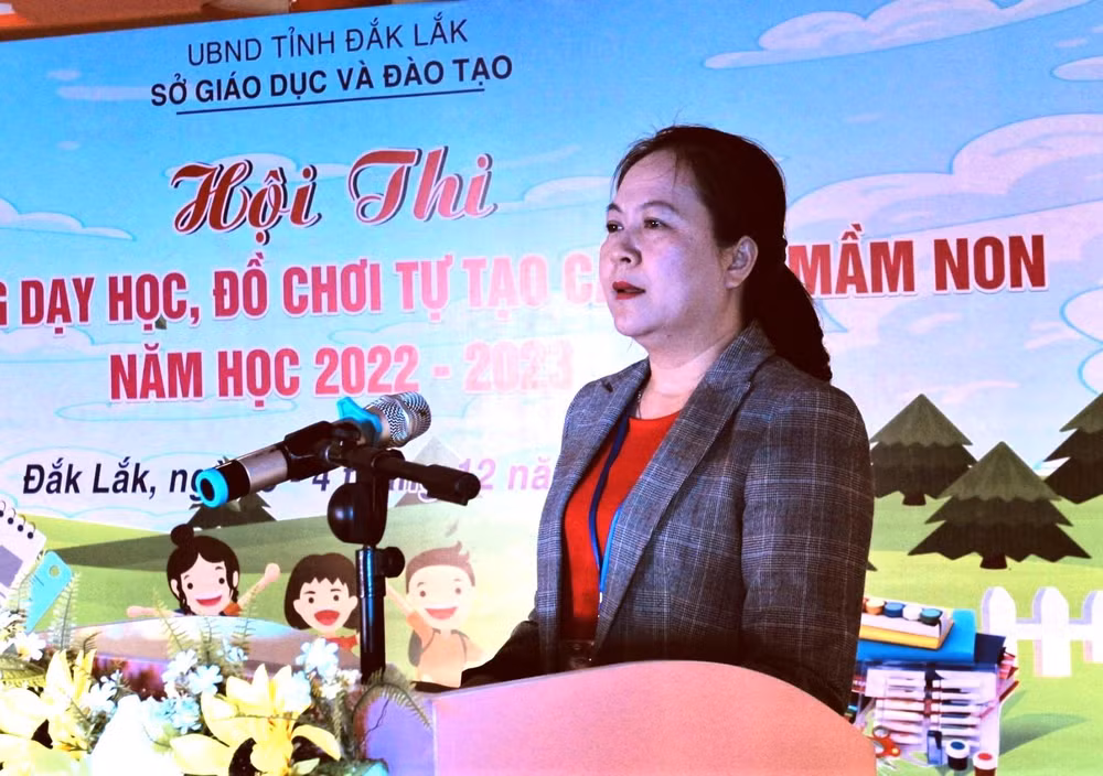 Phó Giám đốc Sở Giáo dục và Đào tạo tỉnh Đắk Lắk Lê Thị Kim Oanh phát biểu khai mạc Hội thi.