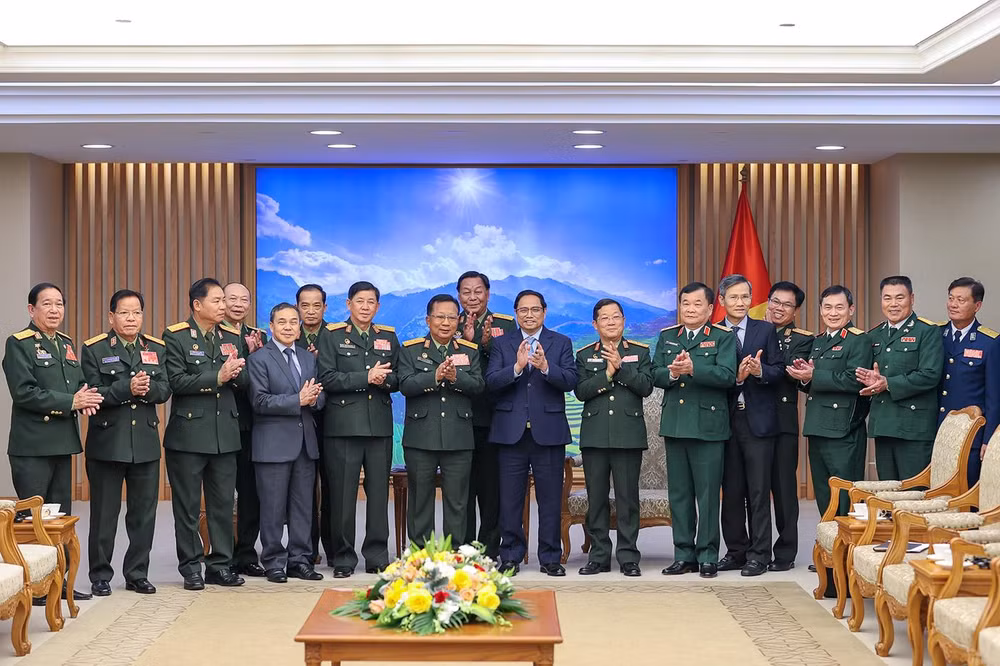 Thủ tướng chụp ảnh lưu niệm cùng các đại biểu tại buổi tiếp.