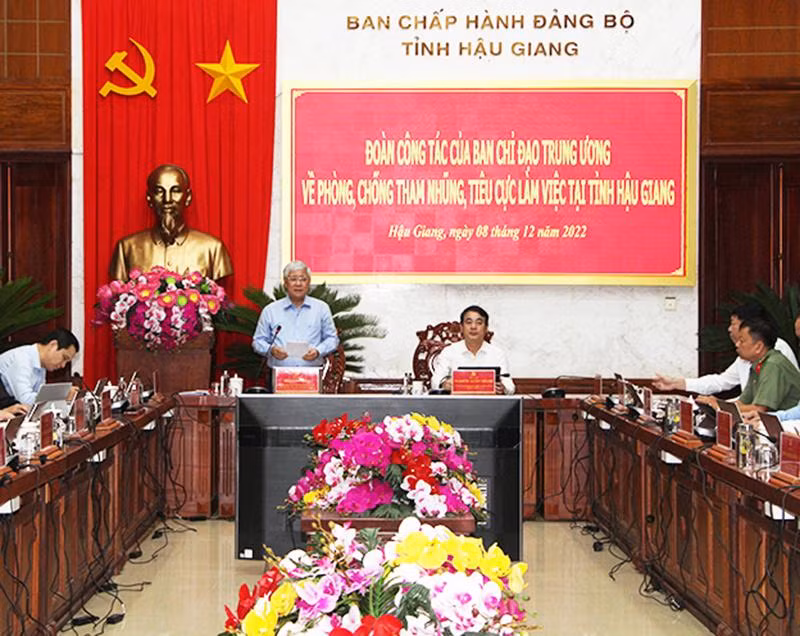 Đồng chí Đỗ Văn Chiến phát biểu tại buổi làm việc.