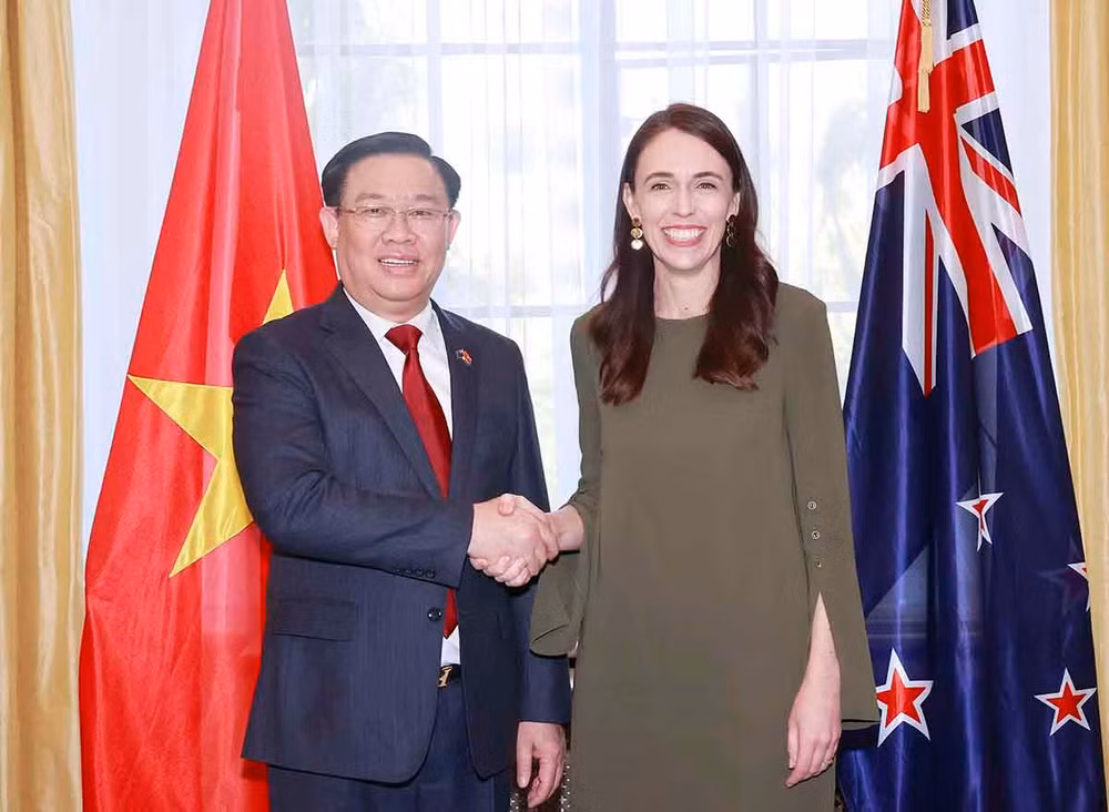 Chủ tịch Quốc hội Vương Đình Huệ và Thủ tướng New Zealand Jacinda Ardern. Chủ tịch Quốc hội Vương Đình Huệ và Thủ tướng New Zealand Jacinda Ardern.