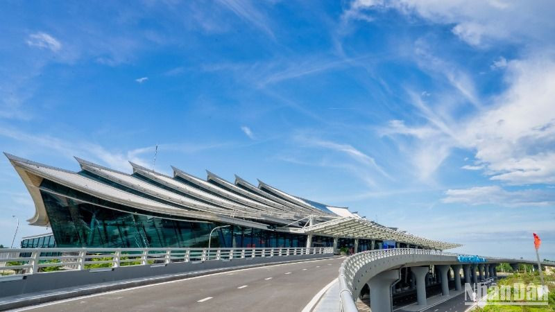 Công trình kiến trúc Nhà ga hành khách T2-Cảng Hàng không Quốc tế Phú Bài đã được vinh danh ở hai hạng mục quan trọng: Giải Vàng hạng mục Công trình Kiến trúc Đặc biệt và Giải thưởng "Vì sự phát triển Kiến trúc". Công trình kiến trúc Nhà ga hành khách T2-Cảng Hàng không Quốc tế Phú Bài đã được vinh danh ở hai hạng mục quan trọng: Giải Vàng hạng mục Công trình Kiến trúc Đặc biệt và Giải thưởng "Vì sự phát triển Kiến trúc".
