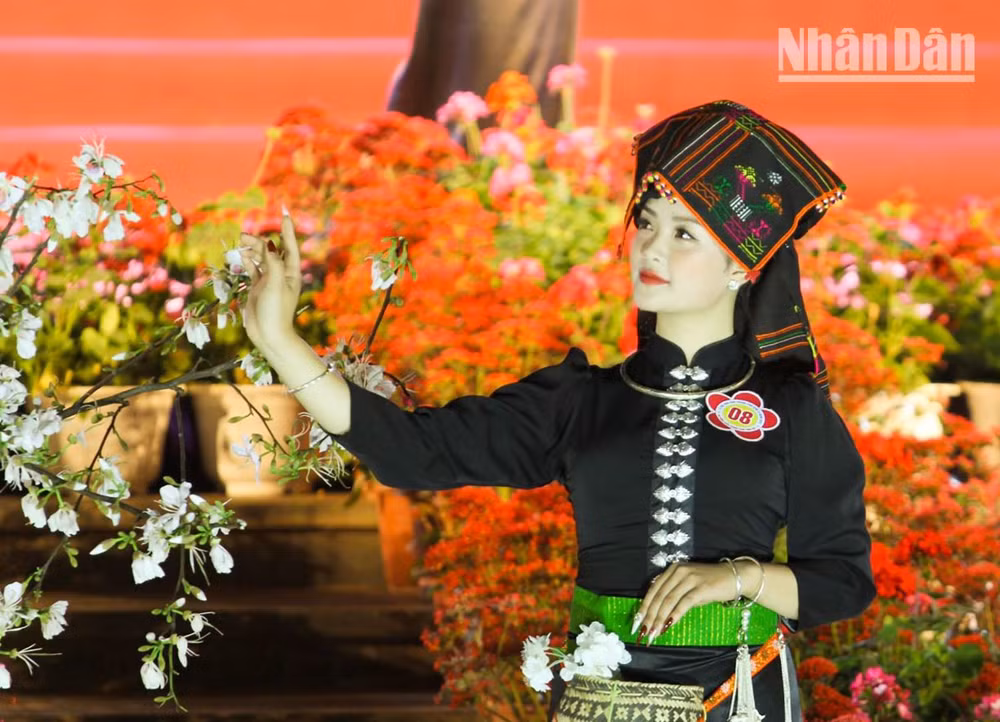 [Ảnh] Sôi động Lễ hội hoa ban thành phố Sơn La ảnh 18