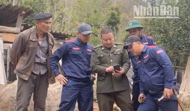 Huyện Yên Châu đã huy động hơn 800 người tham gia chữa cháy rừng. (Ảnh: DƯƠNG HẢI) Huyện Yên Châu đã huy động hơn 800 người tham gia chữa cháy rừng. (Ảnh: DƯƠNG HẢI)