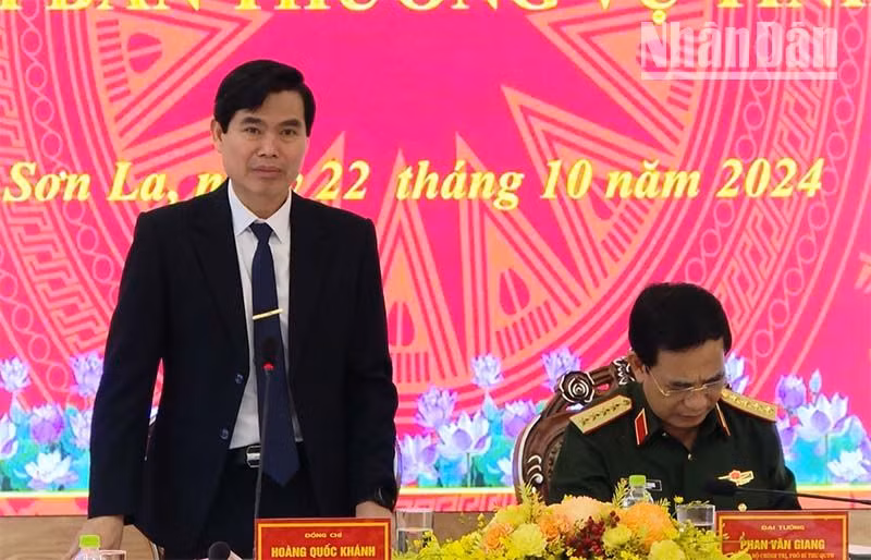 Đồng chí Hoàng Quốc Khánh, Bí thư Tỉnh ủy, Chủ tịch Ủy ban nhân dân tỉnh Sơn La phát biểu tại cuộc làm việc.