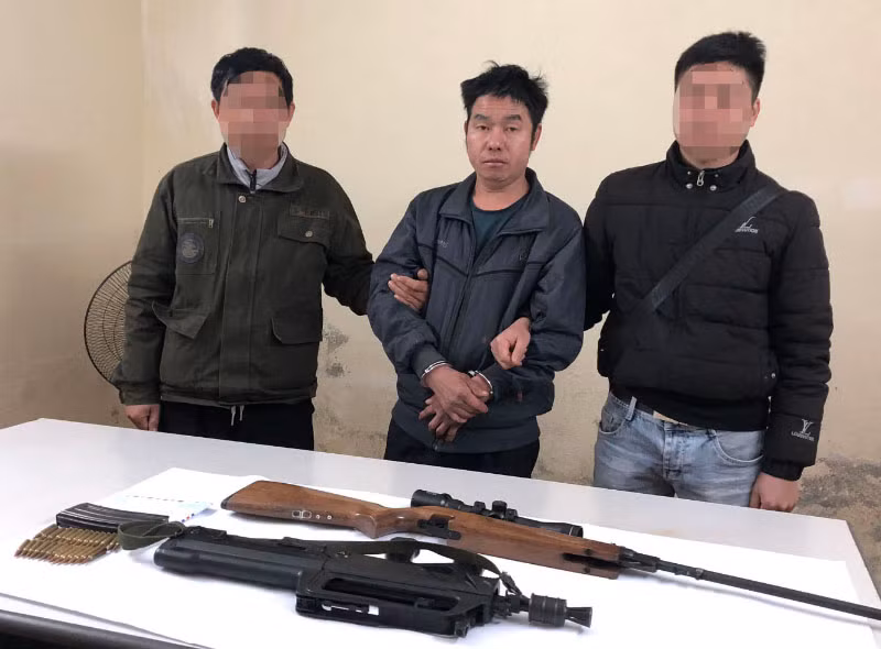 Đối tượng Tráng A Lầu cùng tang vật bị bắt giữ vào ngày 18/12/2022. Đối tượng Tráng A Lầu cùng tang vật bị bắt giữ vào ngày 18/12/2022.