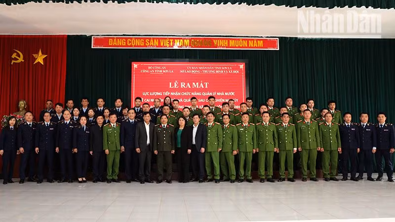 Các đại biểu tại tại lễ ra mắt lực lượng quản lý Nhà nước về cai nghiện ma túy.