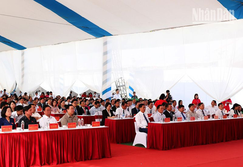Các đại biểu tham dự Lễ khánh thành Nhà máy chế biến cà-phê Sơn La tại xã Mường Bon, huyện Mai Sơn vào ngày 21/10/2023.