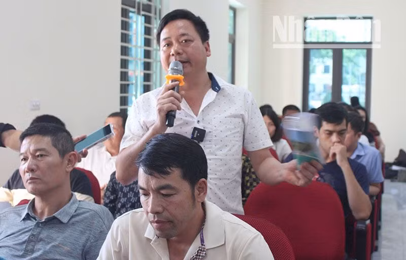 Nhiều ý kiến của người dân chung quanh khu vực dự án tỏ ra lo lắng về việc sử dụng vật liệu nổ trong khu dân cư.