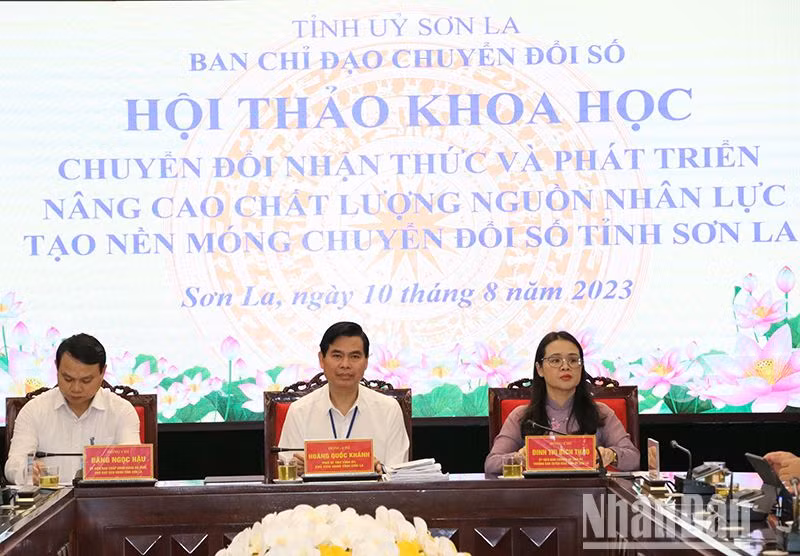 Hội thảo khoa học “Chuyển đổi nhận thức và phát triển nâng cao chất lượng nguồn nhân lực tạo nền móng chuyển đổi số tại tỉnh Sơn La”.