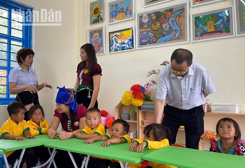 Các phòng học tại Điểm trường Giạng Phổng được đầu tư, trang bị đầy đủ các thiết bị phục vụ cho công tác dạy và học.