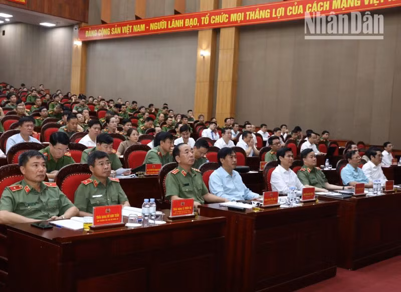 Các đại biểu dự hội nghị sơ kết 2 năm thực hiện Nghị quyết 12-NQ/TW ngày 16/3/2022 của Bộ Chính trị.