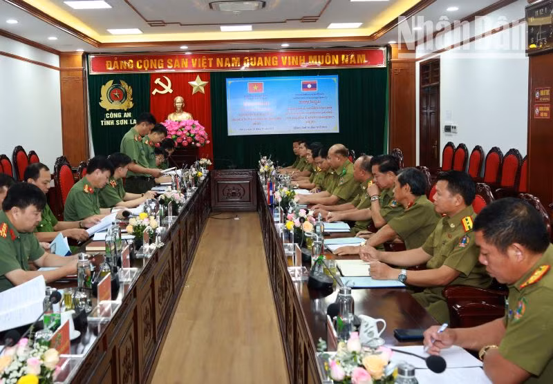Hội đàm giao ban giữa Công an Sơn La với Công an 3 tỉnh Louangphabang, Houaphanh và Bokeo, nước bạn Lào. (Ảnh: TRUNG HIẾU)