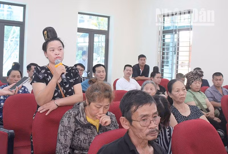 Đại diện các hộ dân tại các khu vực bị ảnh hưởng của dự án đã phát biểu, đề xuất nhiều ý kiến.