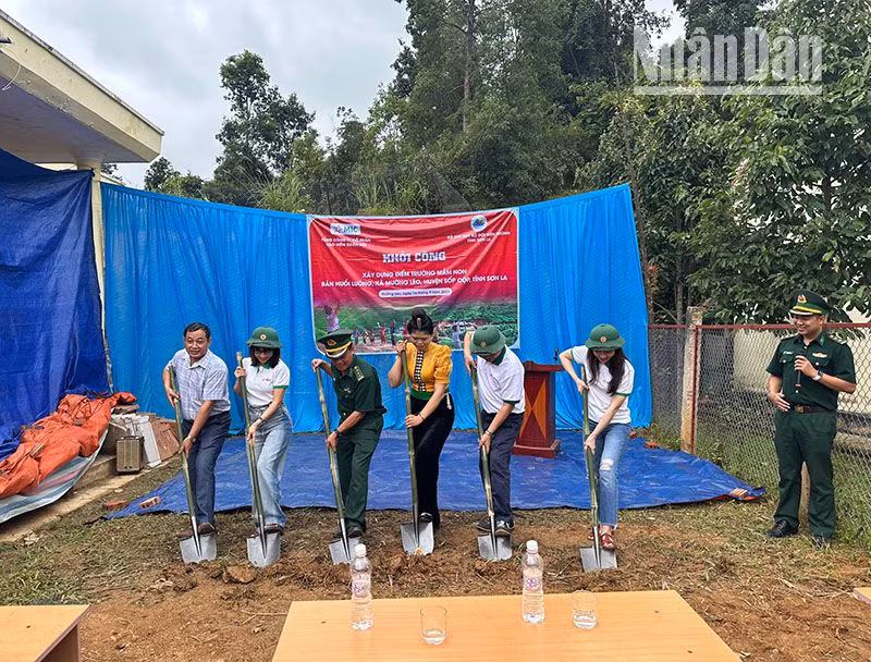 Khởi công xây dựng điểm trường mầm non bản Huổi Luông, xã Mường Lèo.