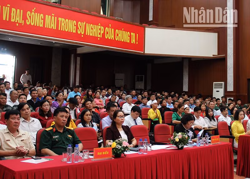 Các đại biểu dự hội nghị biểu dương gia đình văn hóa tiêu biểu tỉnh Sơn La, giai đoạn 2018-2022.