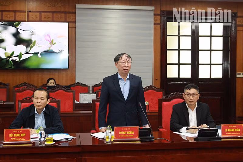 Đồng chí Tô Duy Nghĩa, Ủy viên Ủy ban kiểm tra Trung ương, Phó Trưởng đoàn Đoàn kiểm tra số 1911 phát biểu tại hội nghị.