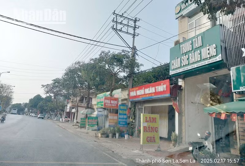 Một phòng khám răng miệng không phép hoạt động nhiều năm tại tổ 1, phường Chiềng Sinh, nằm ngay cạnh Quốc lộ 6 đoạn chạy qua thành phố Sơn La.