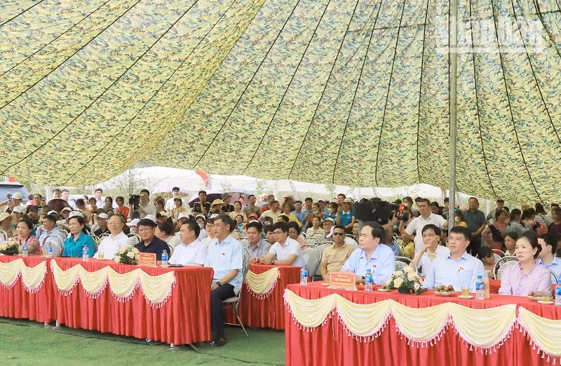 Đồng chí Trần Thanh Mẫn và đoàn công tác dự ngày hội hái quả mận hậu Mộc Châu năm 2023 tại Thị trấn nông trường Mộc Châu.